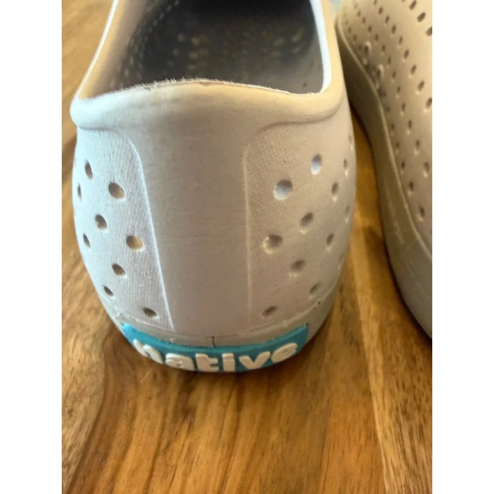 Native Jefferson Bloom White Slip On Sneakers Mens 7 Womens 9 Water Shoes